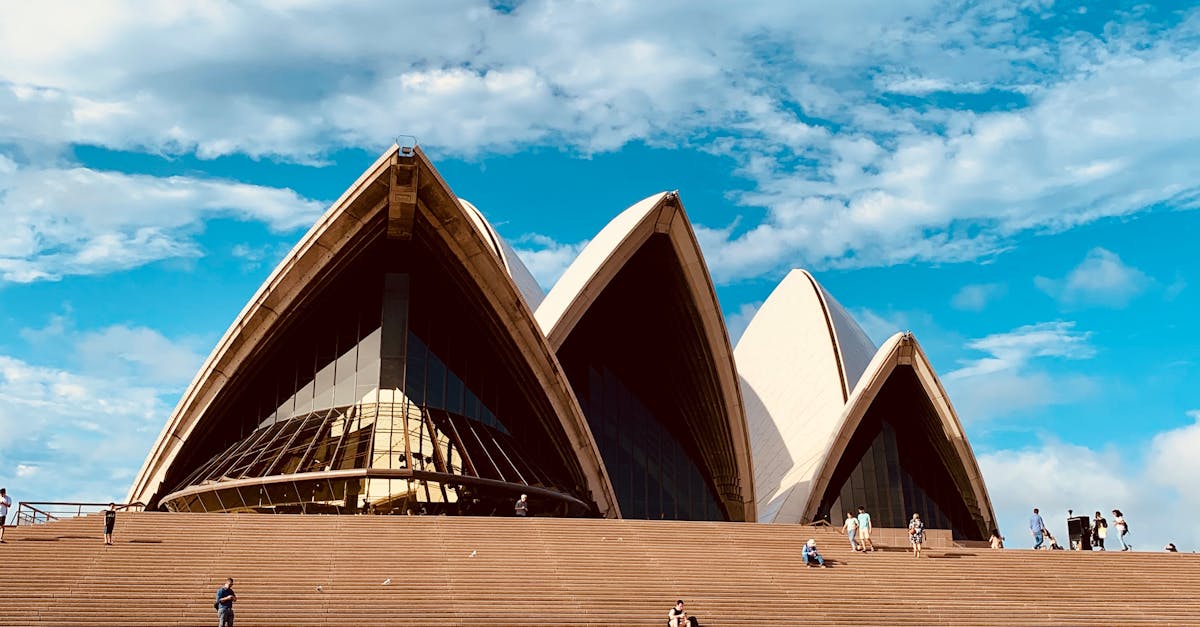 How many roofing companies are there in the US?